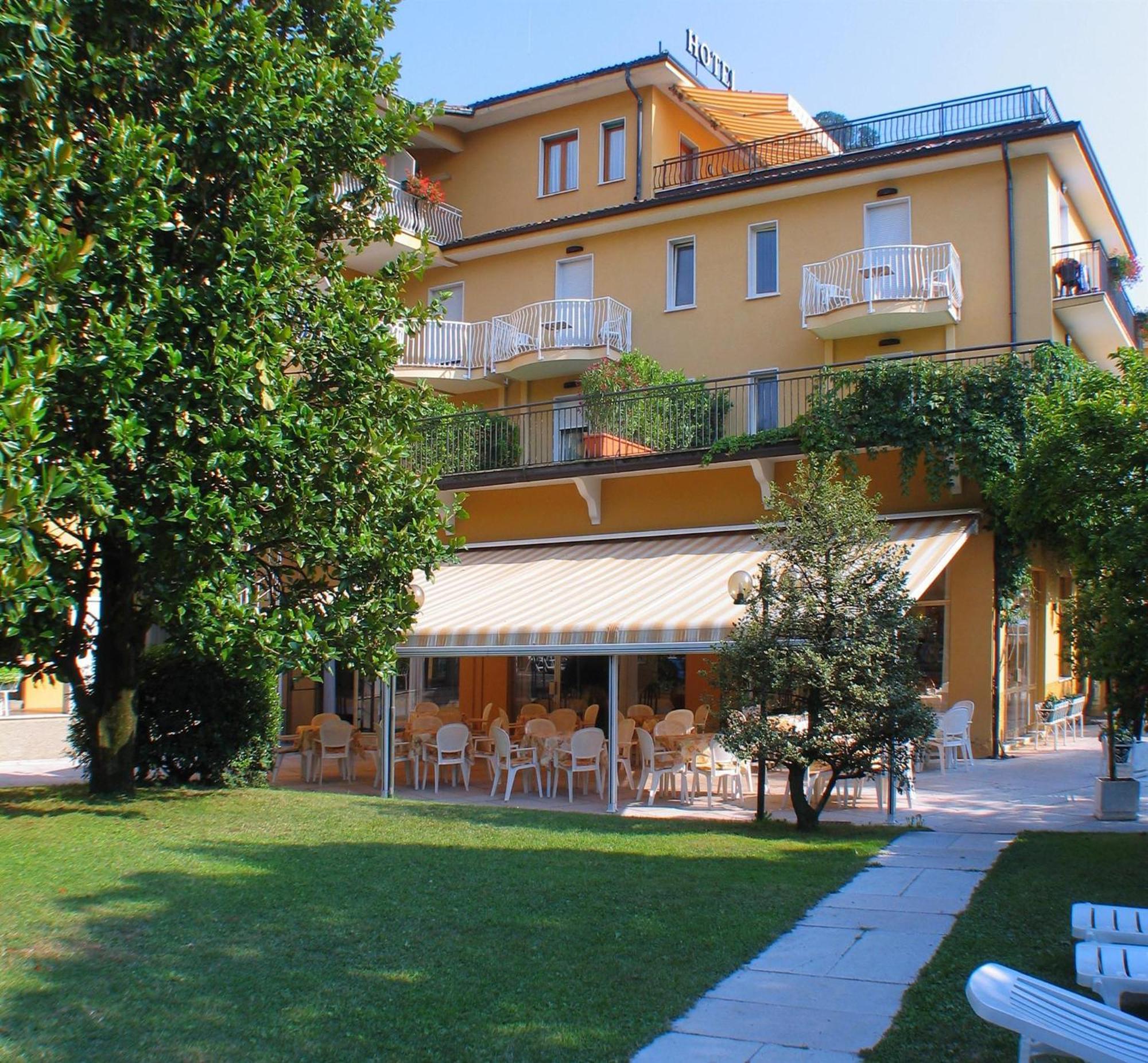 Hotel Bisesti ***s